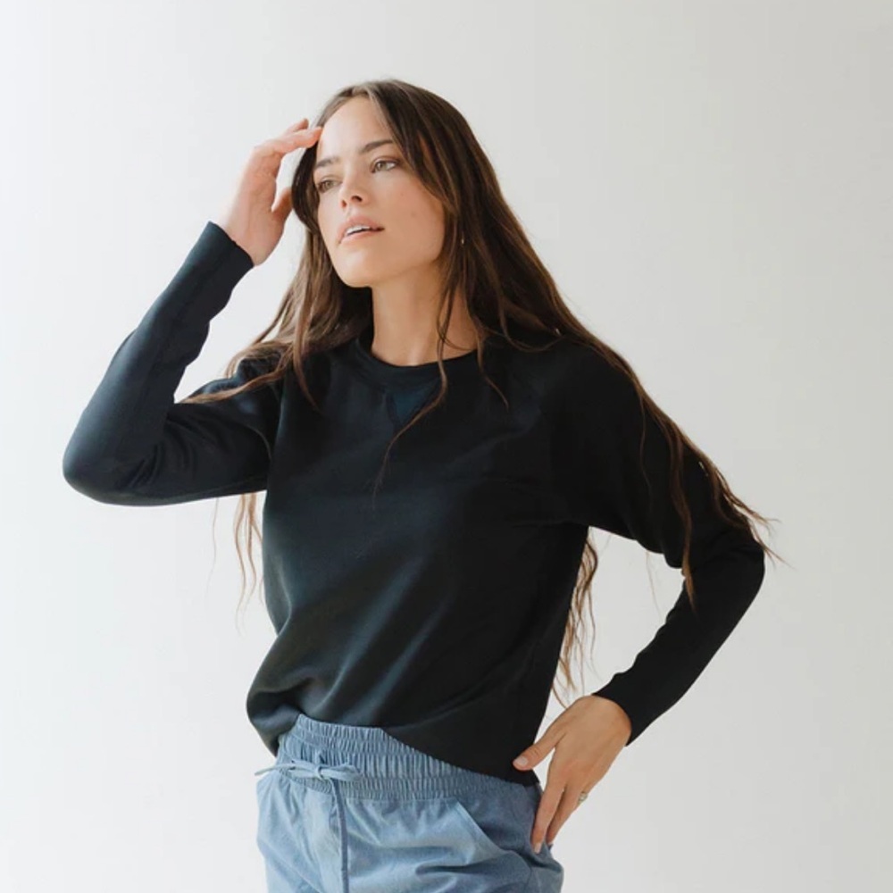 13. ALBION FIT NAVY NEO CROP SWEATSHIRT